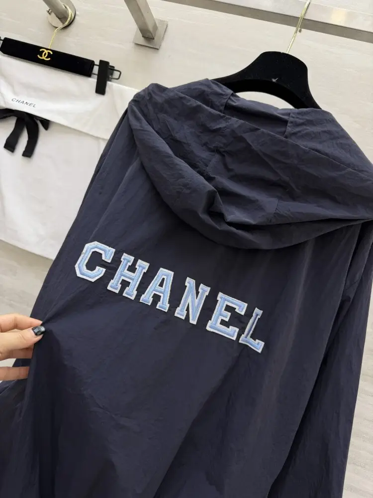 Chanel Вітровка з капюшоном — Фото 4