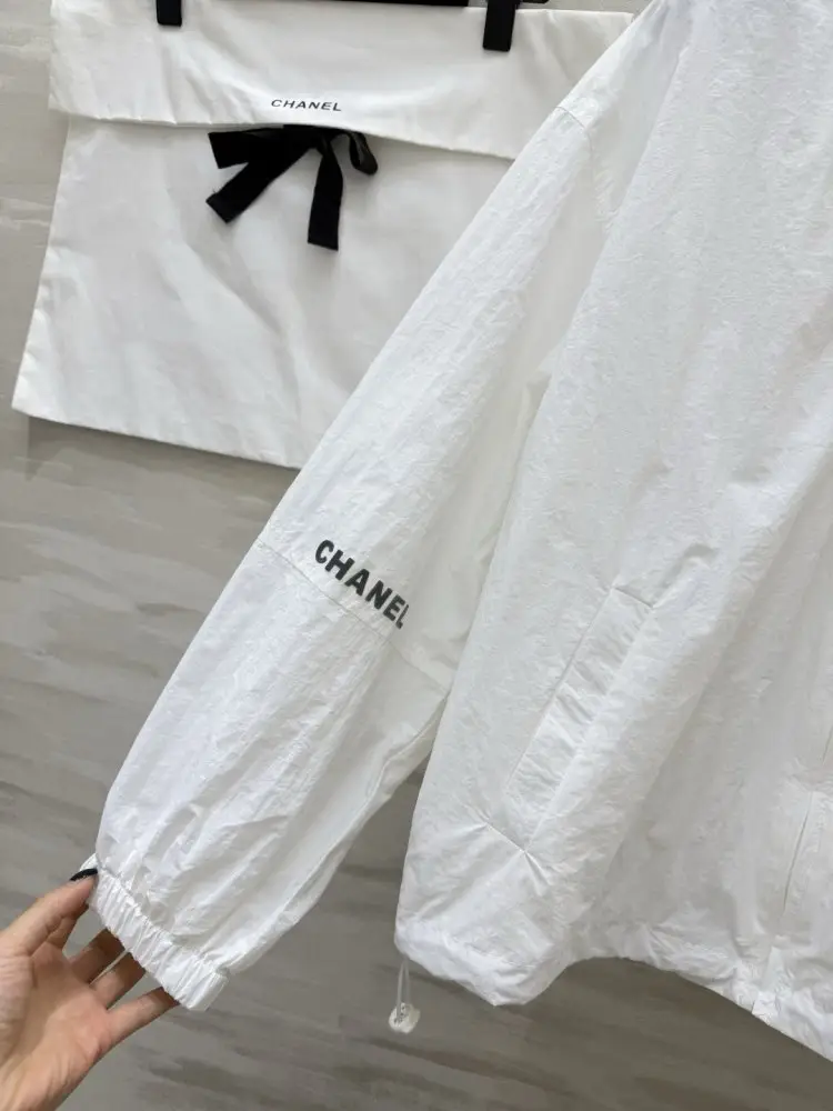 Chanel Windcheater from hood — Photo 5