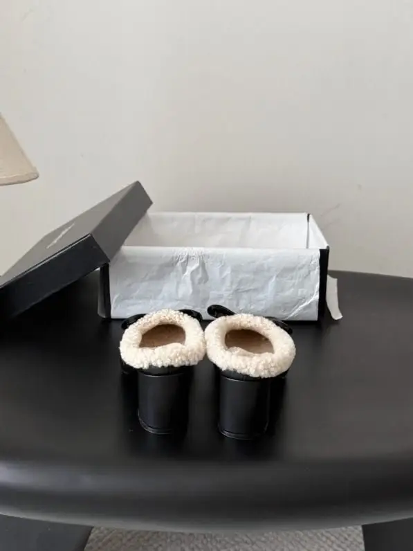 Chanel Women's black мюли on heel from fur lining and bow — Photo 4