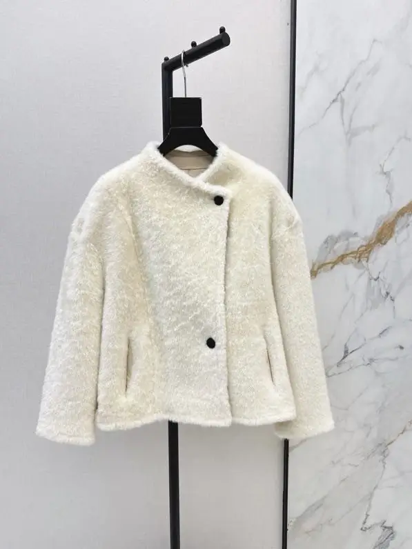Chanel — Жіноче пальто з хутра лами