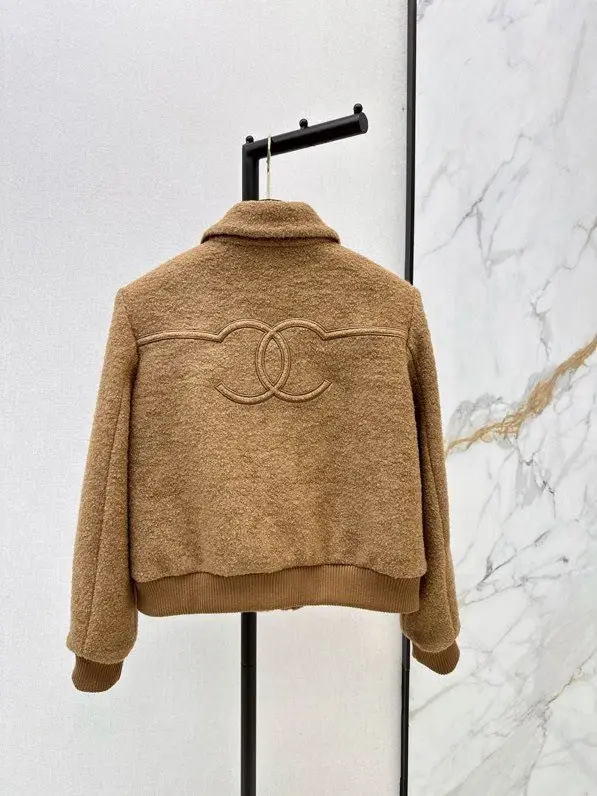 Chanel Women's woolen jacket-Teddy — Photo 2