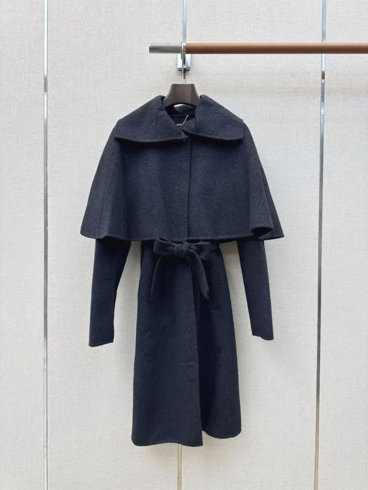 Chanel Wool coat and cloak-cape — Photo 2