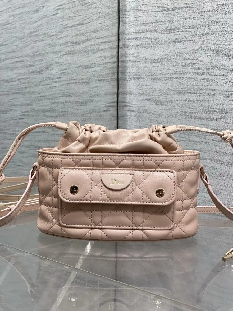 Christian Dior — Сумка ведро 22 см кожаная на завязках