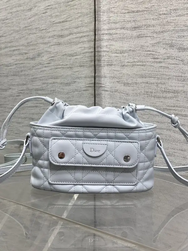 Christian Dior — Сумка-ведро Caro Bucket 22 см кожаная на завязках