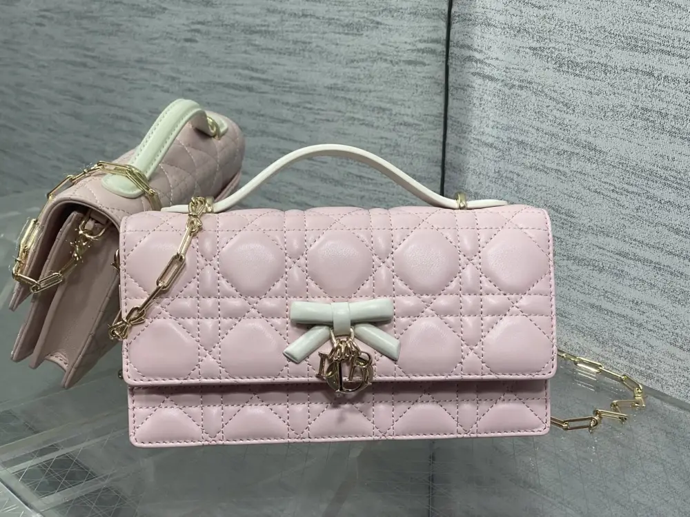 Christian Dior Сумка клатч Miss Dior 21 см з перловою ланцюжком і бантом — Фото 1