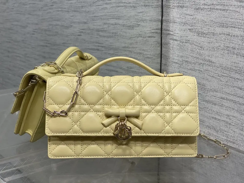 Christian Dior — Сумка клатч Miss Dior 21 см з перловою ланцюжком і бантом