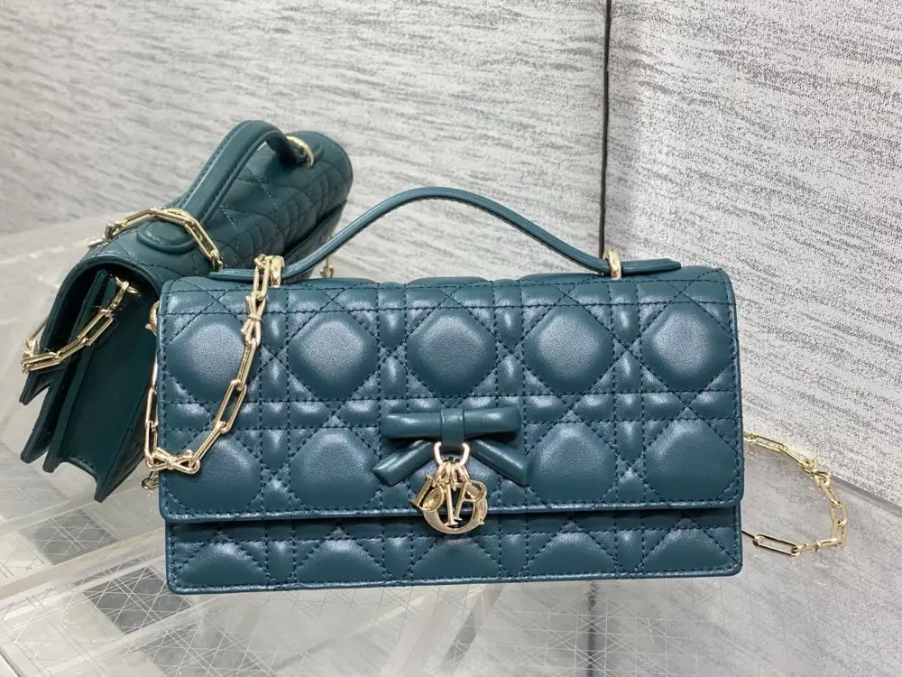 Christian Dior — Сумка клатч Miss Dior 21 см з перловою ланцюжком і бантом
