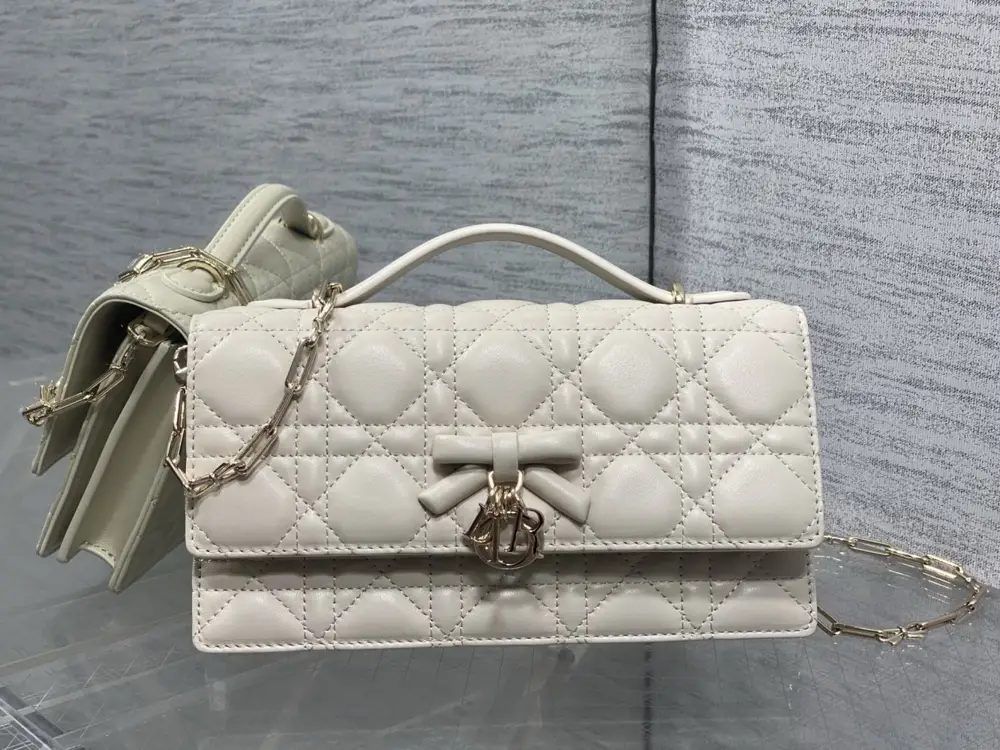 Christian Dior — Сумка клатч Miss Dior 21 см з перловою ланцюжком і бантом