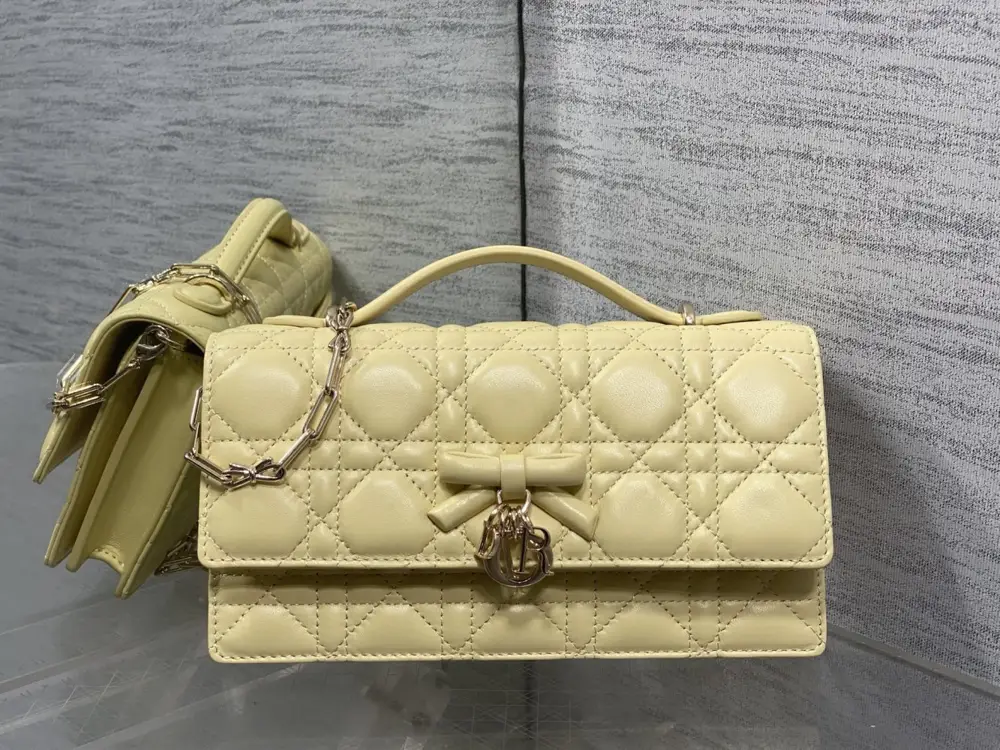 Christian Dior Сумка клатч Miss Dior 21 см з перловою ланцюжком і бантом — Фото 2