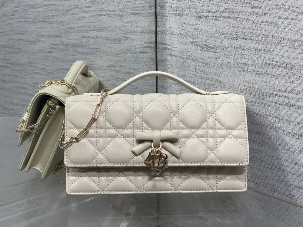 Christian Dior Сумка клатч Miss Dior 21 см з перловою ланцюжком і бантом — Фото 2