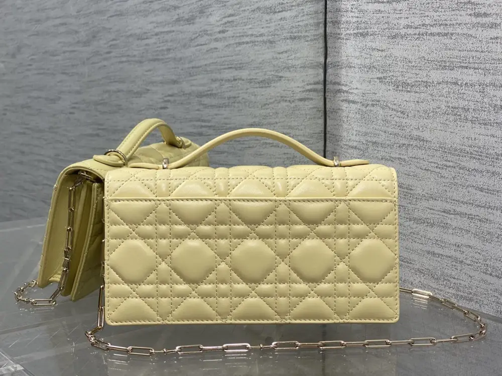 Christian Dior Сумка клатч Miss Dior 21 см з перловою ланцюжком і бантом — Фото 4
