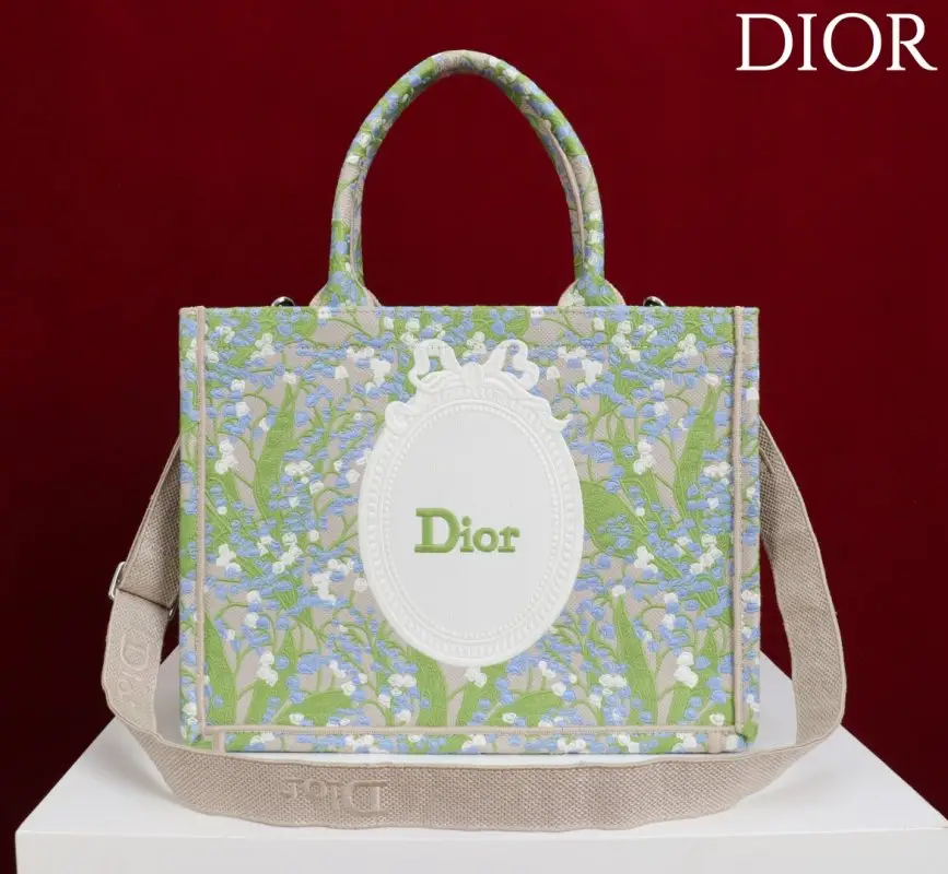Christian Dior — Сумка Dior Book Tote з колекції Dioriviera