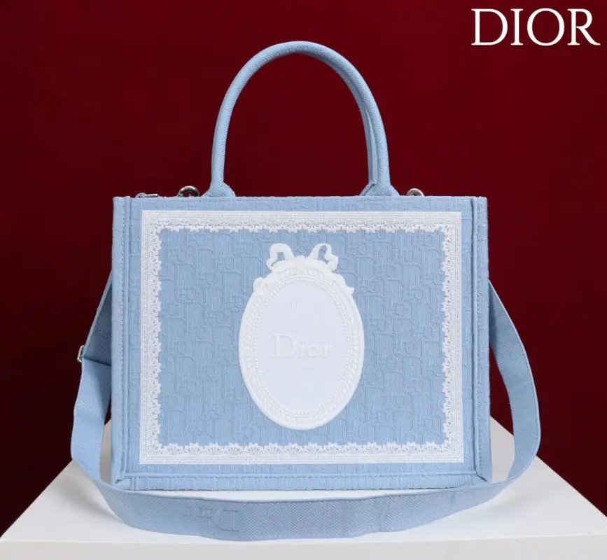 Christian Dior — Сумка Dior Book Tote з колекції Dioriviera