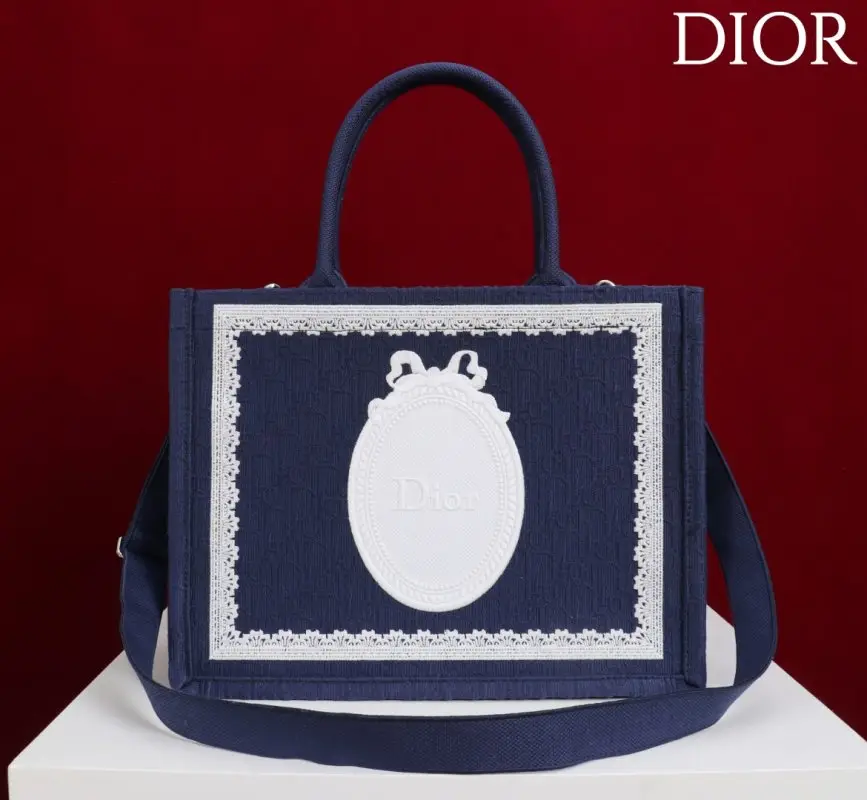 Christian Dior — Сумка Dior Book Tote з колекції Dioriviera