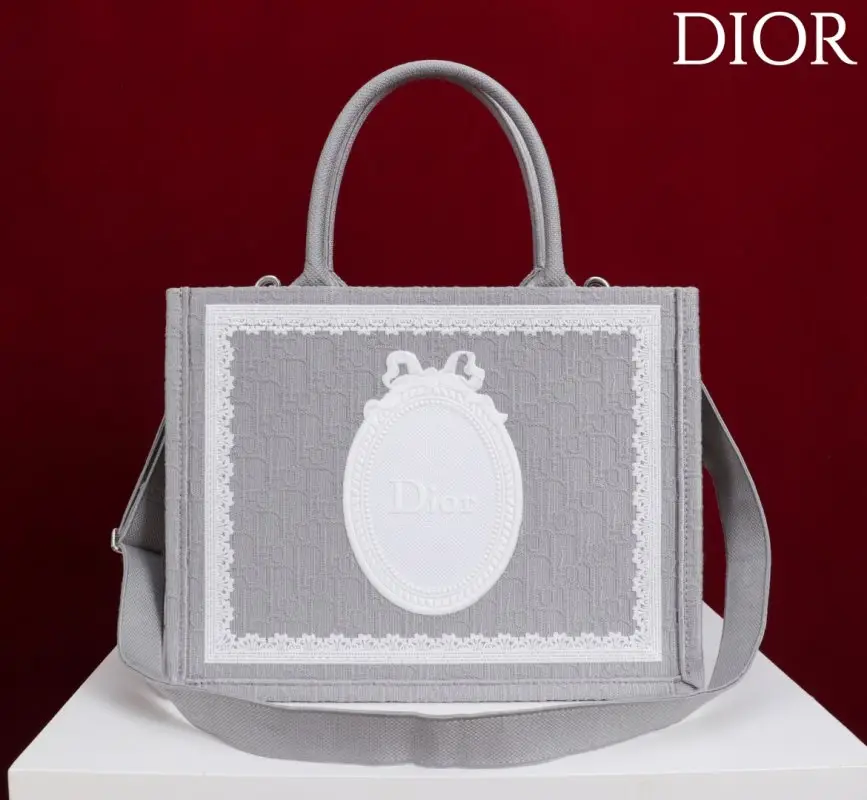 Christian Dior — Сумка Dior Book Tote з колекції Dioriviera