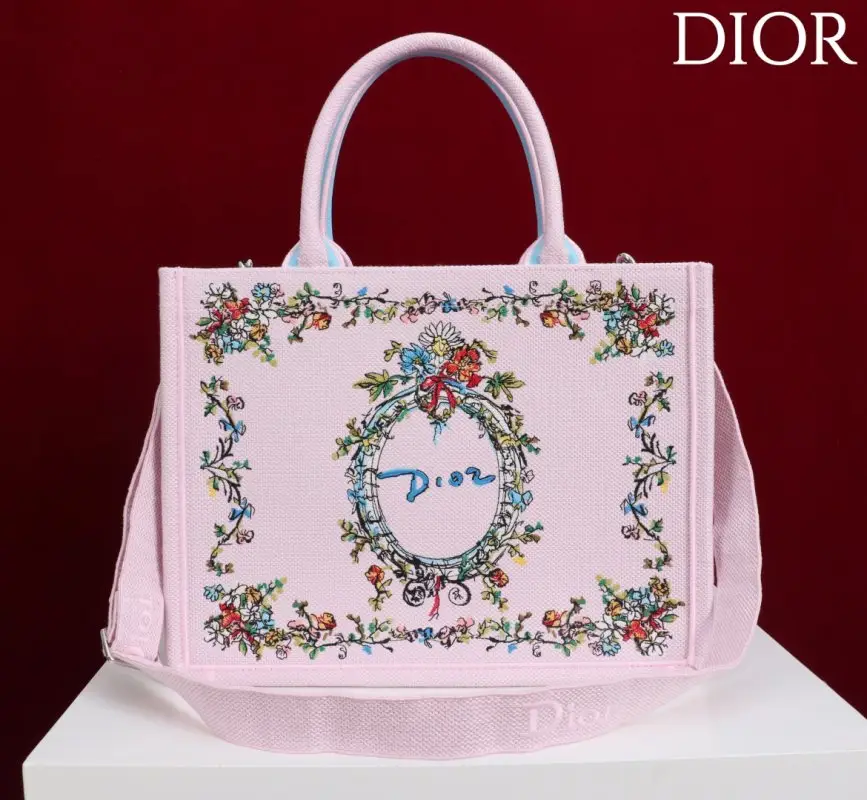 Christian Dior — Сумка Dior Book Tote из коллекции Dioriviera