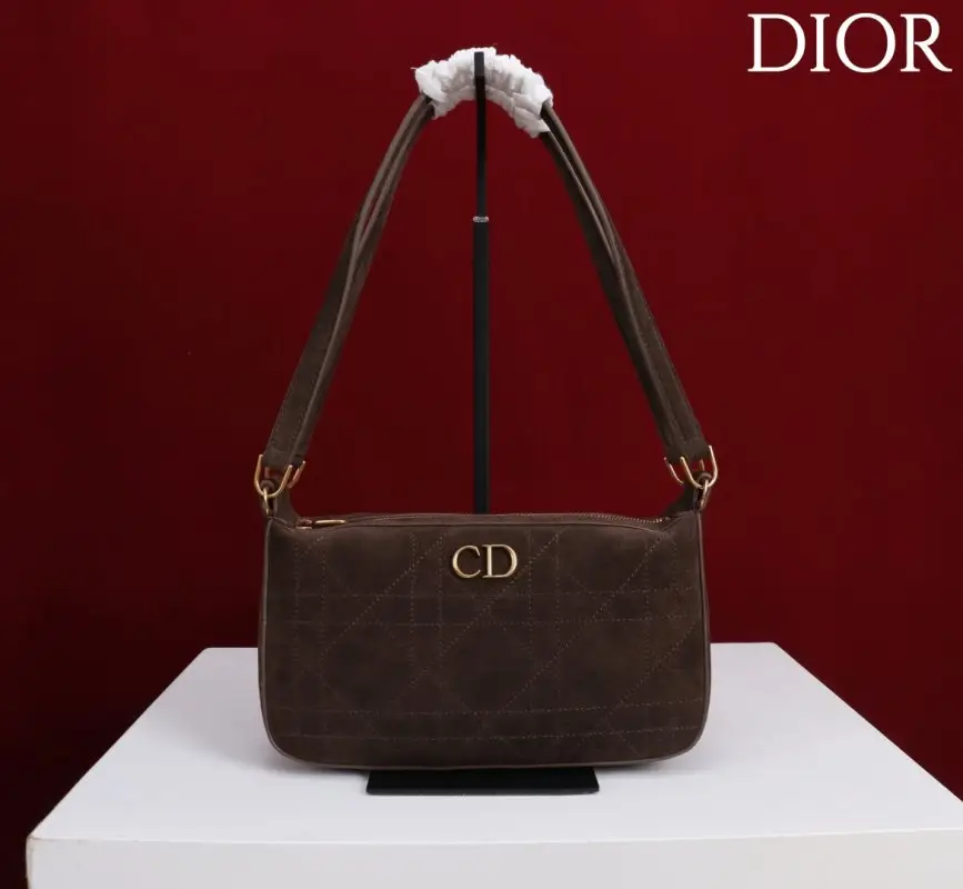 Christian Dior — Сумка Dior Miss Caro 19 см з м'якої шкіри