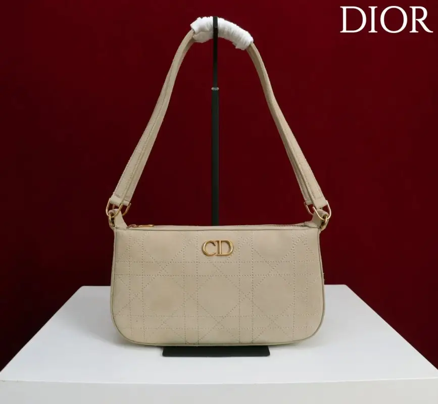 Christian Dior — Сумка Dior Miss Caro 19 см з м'якої шкіри