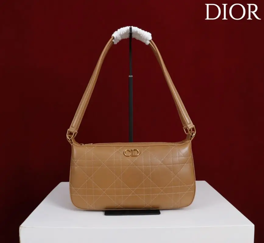 Christian Dior — Сумка Dior Miss Caro 26 см з м'якої шкіри