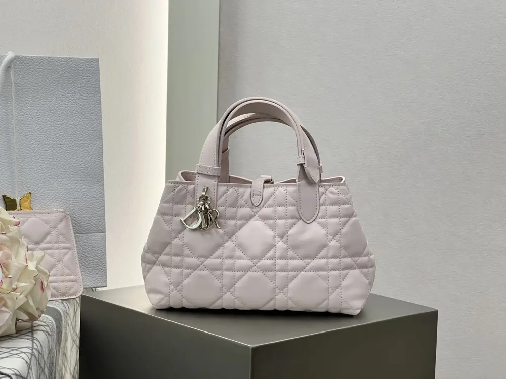 Christian Dior — Сумка Dior Toujours 23 см з м'якої коров'ячої шкіри