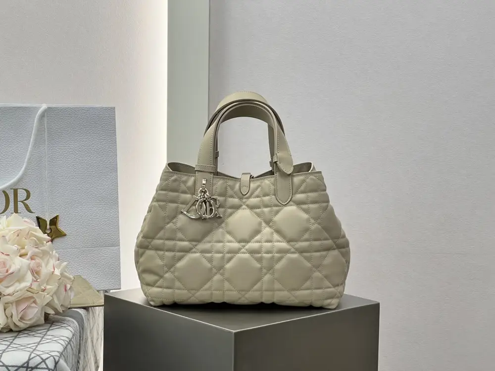 Christian Dior — A bag Dior Toujours 28 cm of soft cow skin