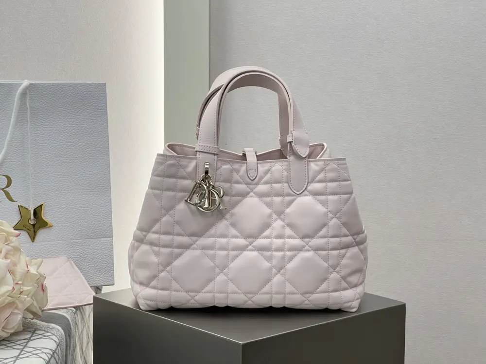 Christian Dior — A bag Dior Toujours 28 cm of soft cow skin