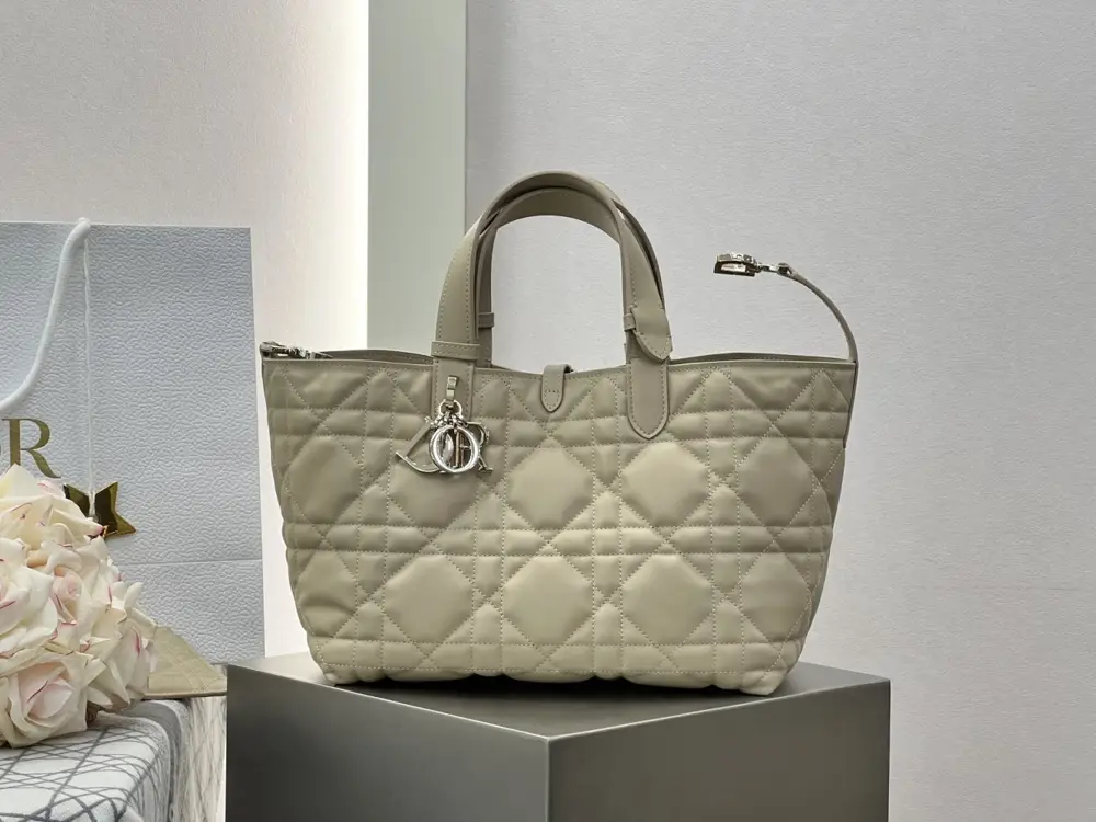 Christian Dior A bag Dior Toujours 28 cm of soft cow skin — Photo 4