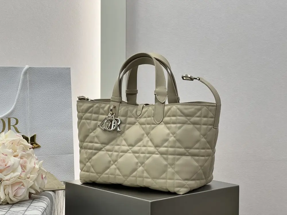 Christian Dior A bag Dior Toujours 28 cm of soft cow skin — Photo 5