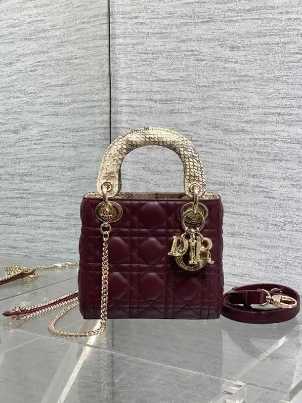 Christian Dior — Сумка Lady Dior 17 см з рідкісної зміїної і овечої шкіри