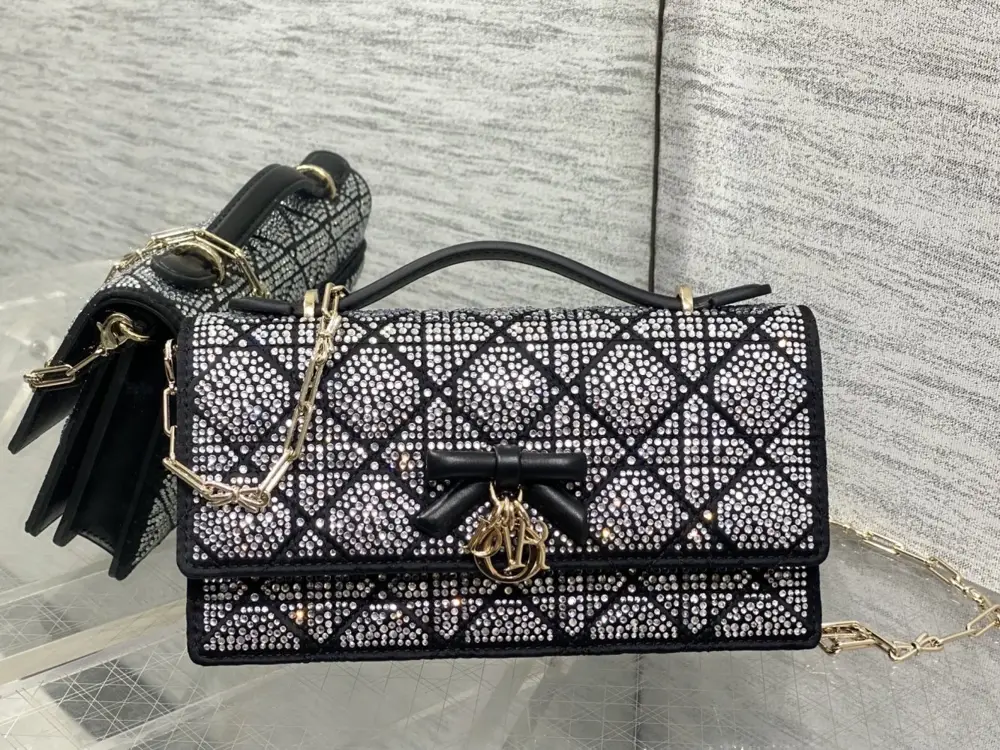 Christian Dior A bag Miss Dior 21 cm decorated кристалами — Photo 1