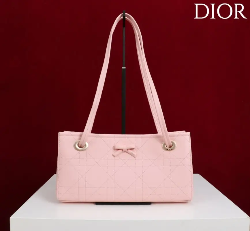 Christian Dior — A bag шоппер Dior Promenade 27 cm