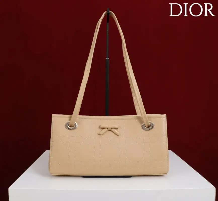 Christian Dior — A bag шоппер Dior Promenade 27 cm