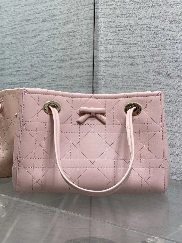 Christian Dior — A bag тоут 27 cm of veal skin