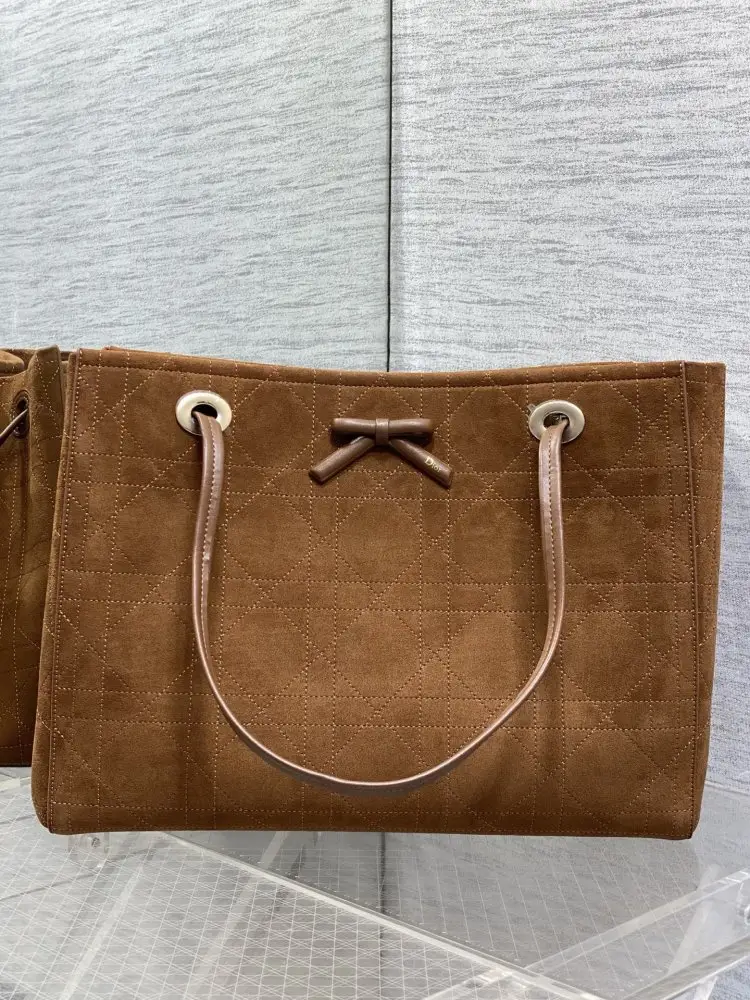 Christian Dior — A bag тоут 37 cm of suede
