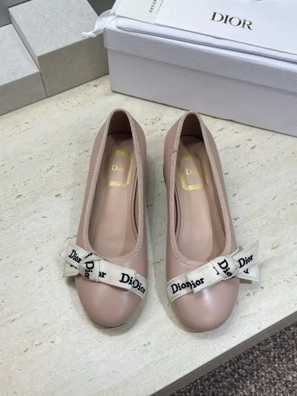 Christian Dior Ballet shoes on massive heel from bow — Photo 2
