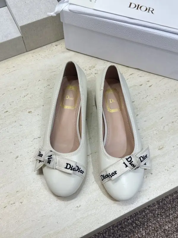 Christian Dior Ballet shoes on massive heel from bow — Photo 2