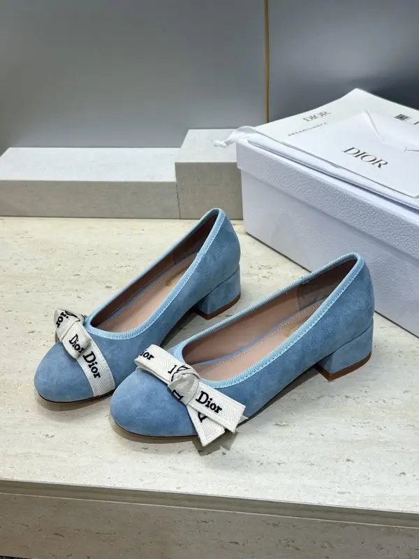 Christian Dior Ballet shoes on massive heel from bow — Photo 3