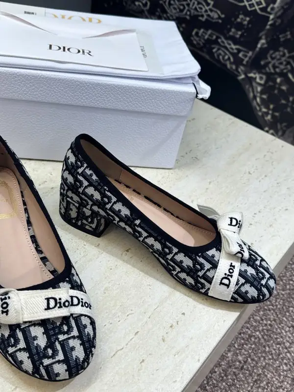 Christian Dior Ballet shoes on massive heel from bow — Photo 4