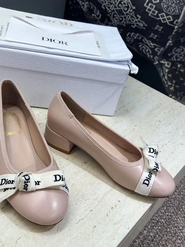 Christian Dior Ballet shoes on massive heel from bow — Photo 4