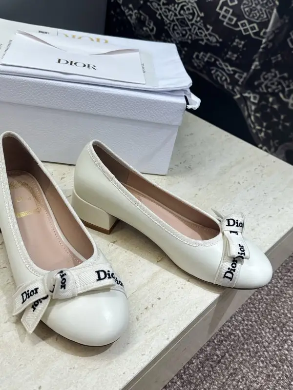 Christian Dior Ballet shoes on massive heel from bow — Photo 4