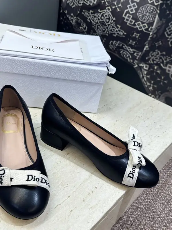 Christian Dior Балетки на массивном каблуке с бантом — Фото 4