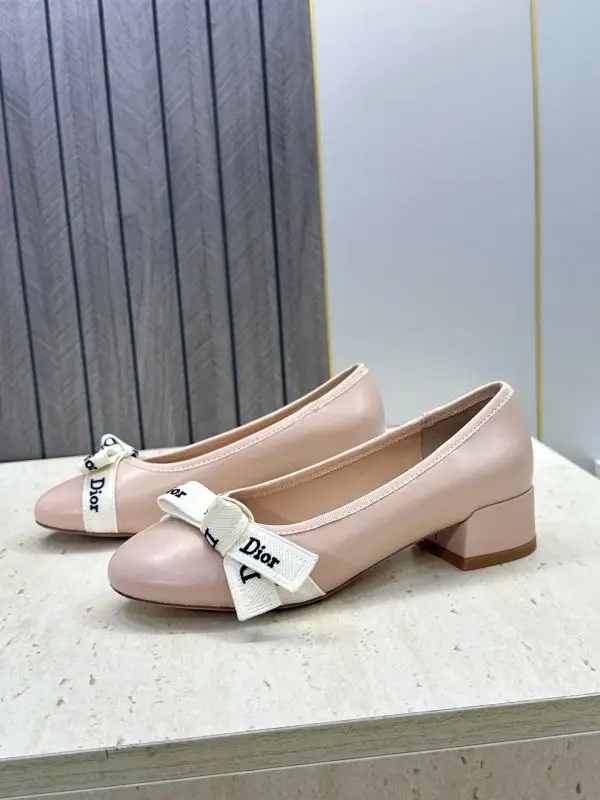 Christian Dior Ballet shoes on massive heel from bow — Photo 5