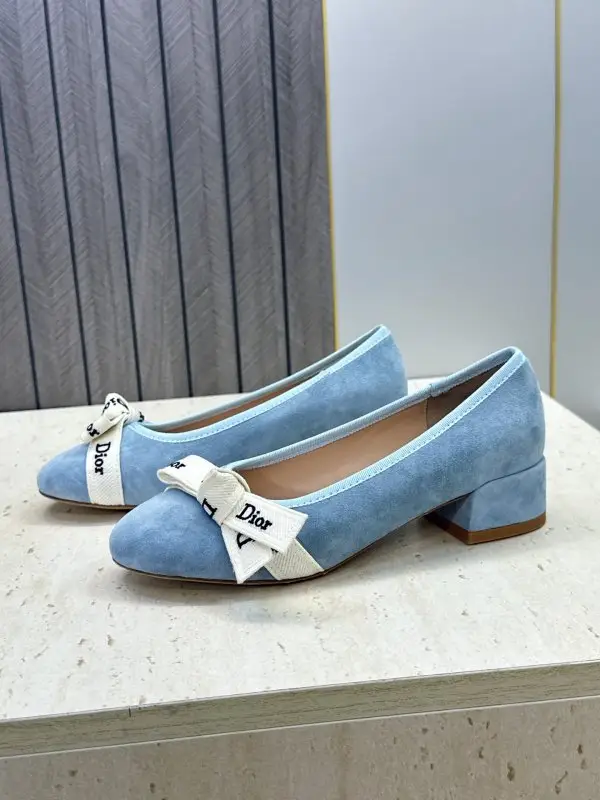 Christian Dior Ballet shoes on massive heel from bow — Photo 5