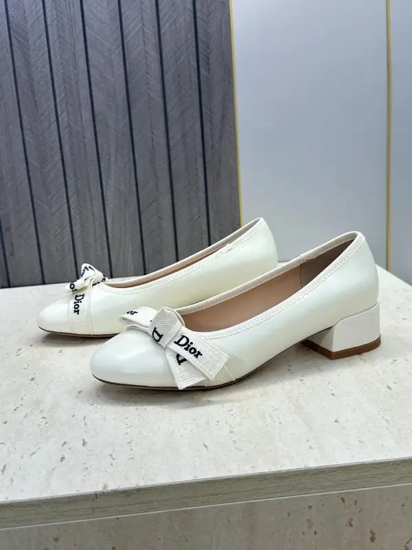 Christian Dior Ballet shoes on massive heel from bow — Photo 5