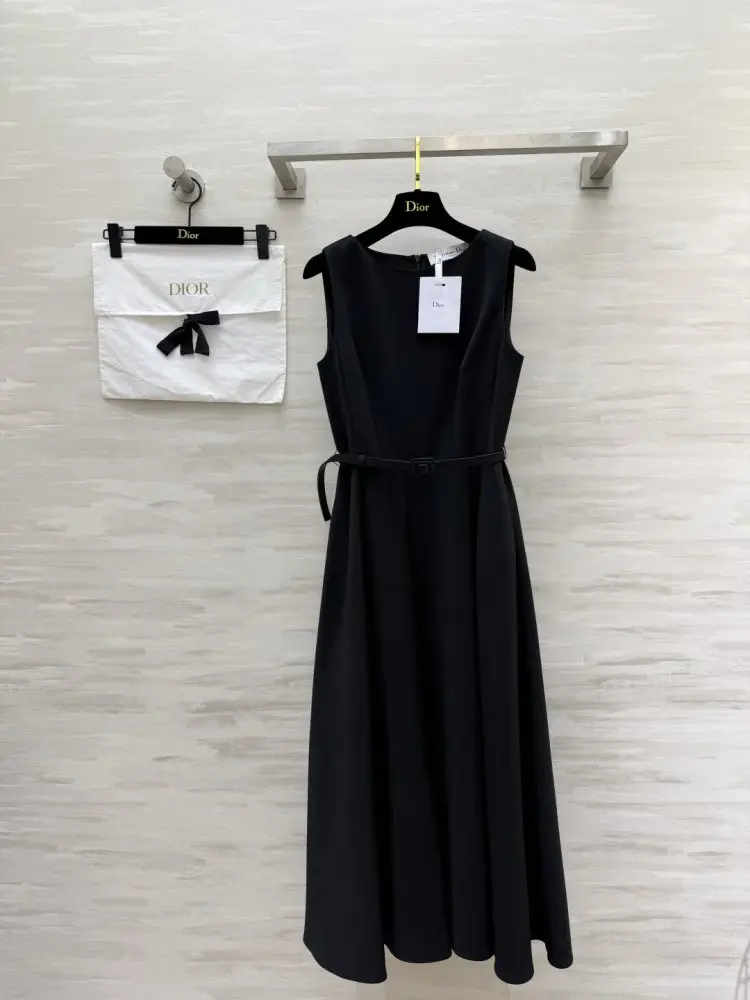 Classical dress A-silhouette
