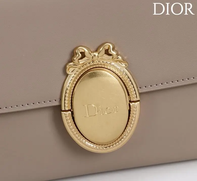 Christian Dior Клатч Dior Médaillon 26 см — Фото 4