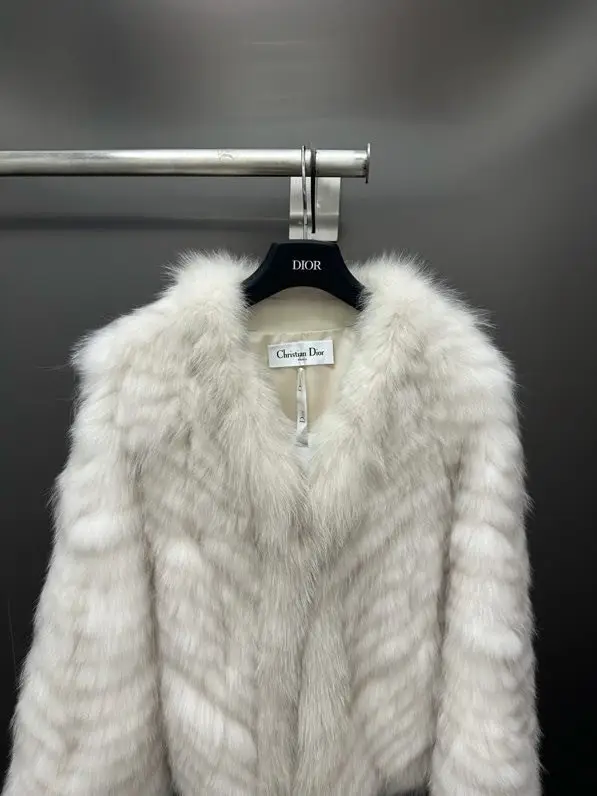 Christian Dior Пальто з лисячого хутра — Фото 4