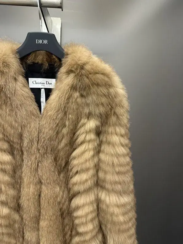 Christian Dior Пальто з лисячого хутра — Фото 5