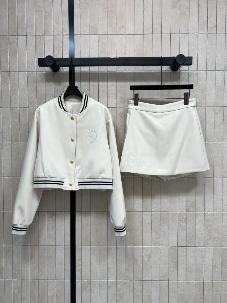 Christian Dior — Costume female