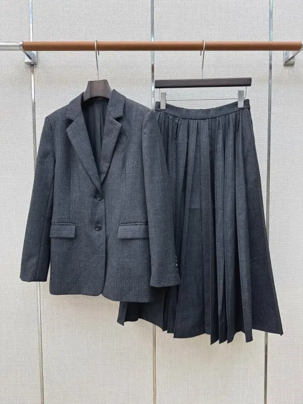 Christian Dior — Costume female